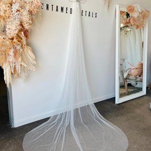 UNTAMED PETALS - CRYSTAL DAYDREAM VEIL - LIGHT IVORY